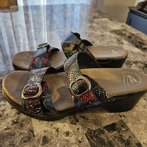 Dansko Sophie 2 Strap Rainbow Mosaic Leather Wedge Sandals Women Size 41/10.5